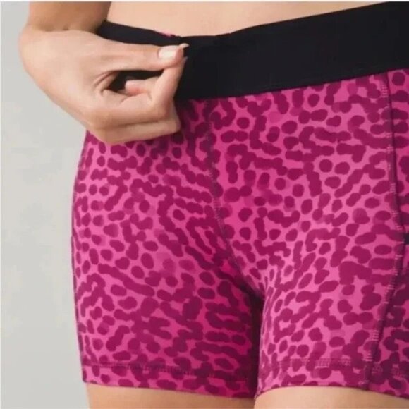 Lululemon What The Sport Short In Black/Pink Cheetah Print Size 4 - Picture 2 of 11
